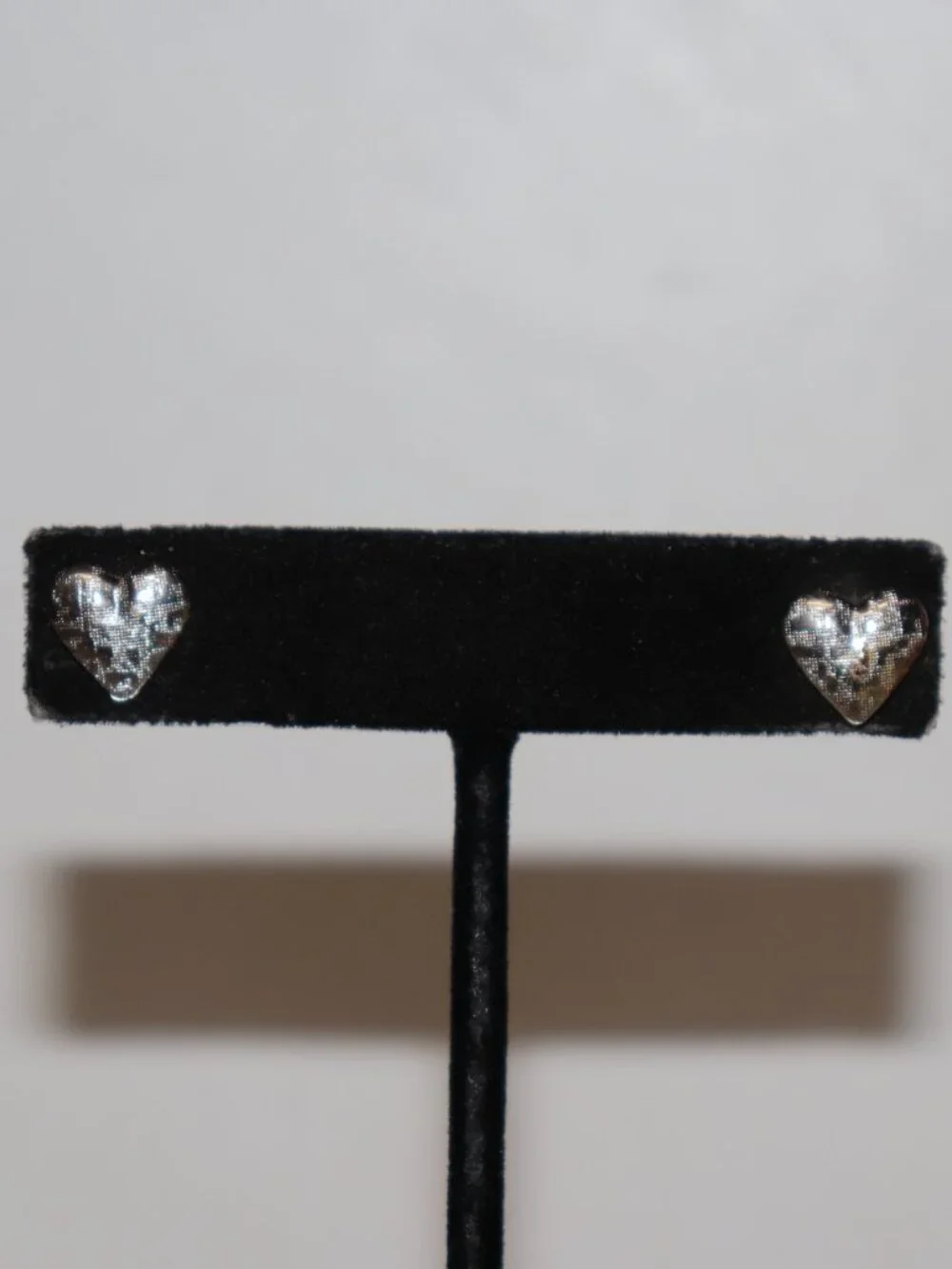 ✨ Vintage Silver Etched Heart Post Earrings • 3/8” • Pierced ✨